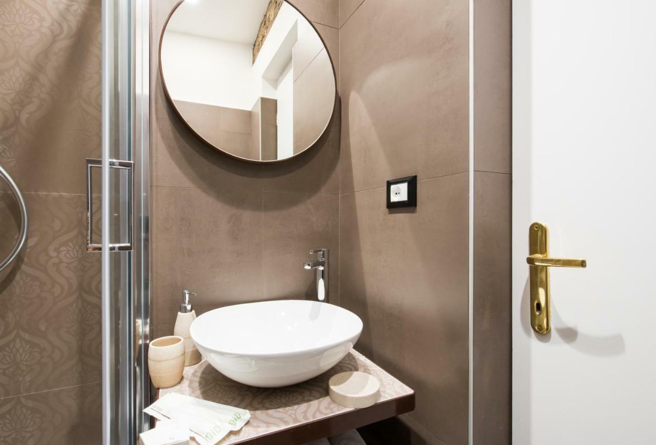 Domus De Fiori Apartment Рим Екстериор снимка